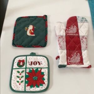 Holiday Oven Mits & Reversible Placemat Set